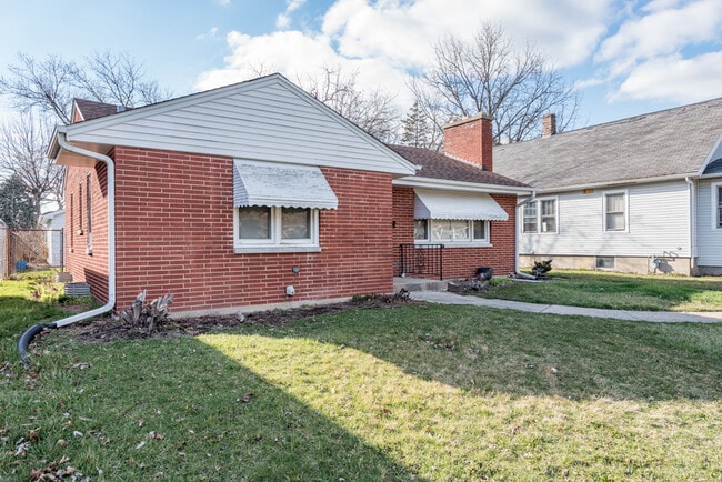 Building Photo - 1624 Seymour Ave