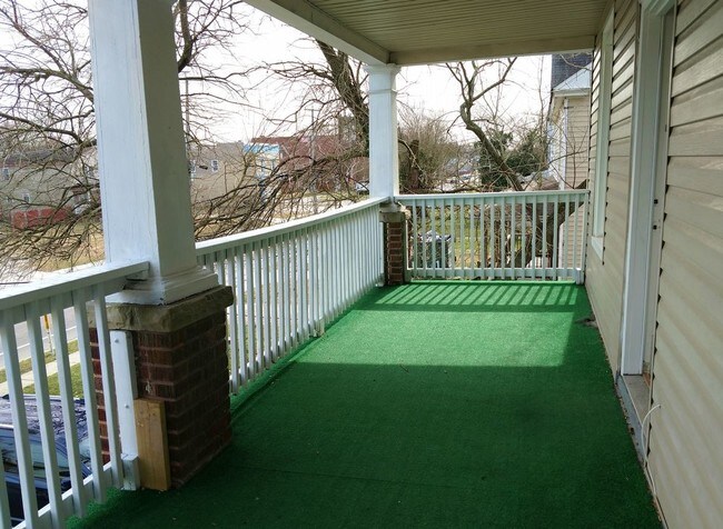 Building Photo - Fantastic Balcony