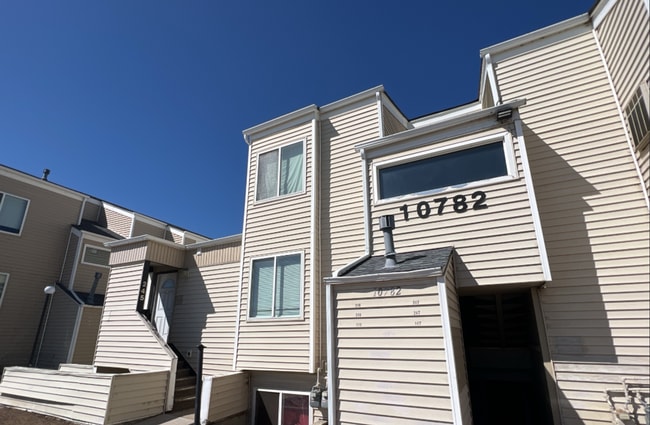 Studio Apartment in High Hollows Condominiums - Studio Apartment in High Hollows Condominiums