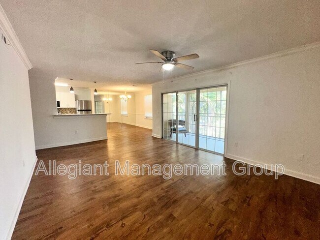 Building Photo - 3983 Versailles Dr