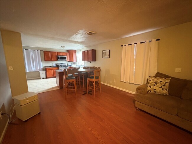 Foto del edificio - 106 Burr Ave