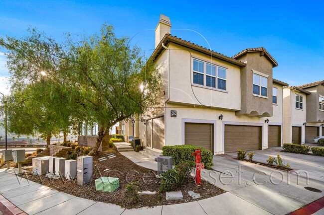 Building Photo - Beautiful 2 Bed/2 Bath with a Desirable La...
