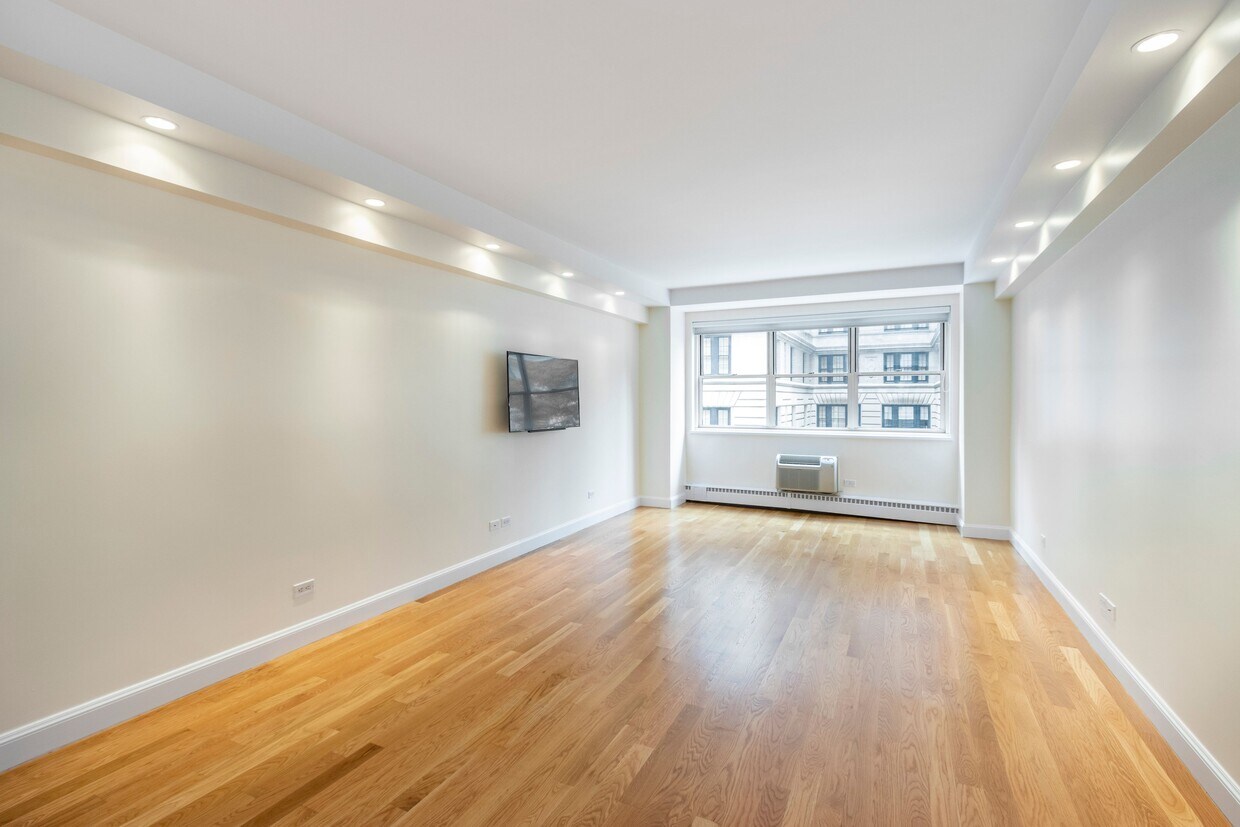 Primary Photo - 20 E 68th St