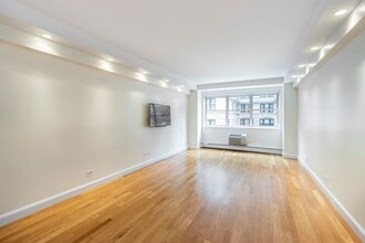 Building Photo - 20 E 68th St
