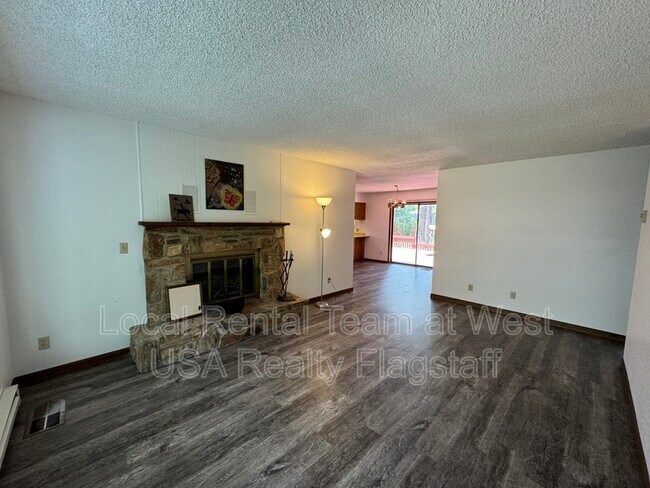 Building Photo - 927 W Parker Dr