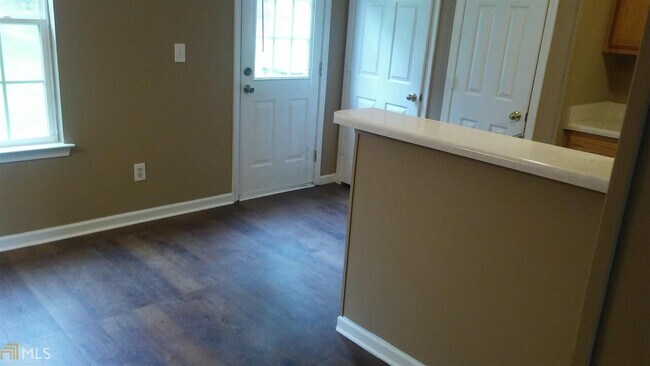 Foto del edificio - 1652 Hallmark Hills Dr