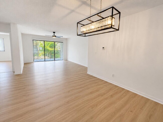 Foto del edificio - 9150 W Atlantic Blvd