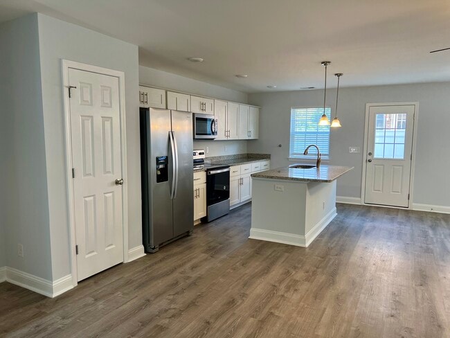 Building Photo - 609 37th Ave N