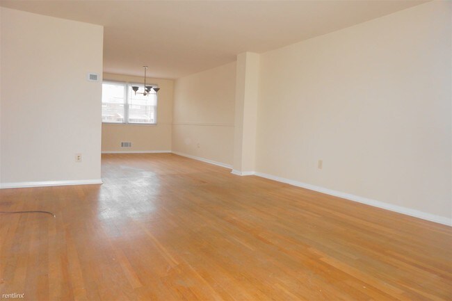 Building Photo - 3 br, 1.5 bath House - 1006 Middleborough Rd