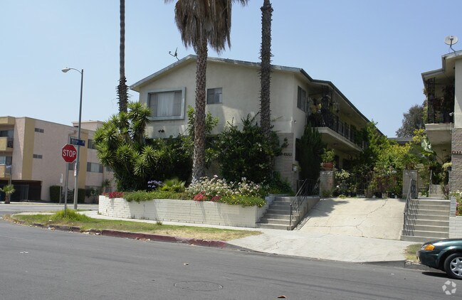 Foto del edificio - 4955 Rosewood Ave