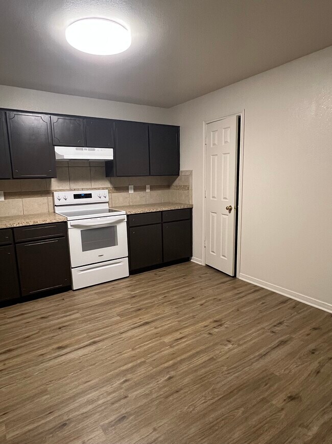 Foto del edificio - 409 Topeka Ct