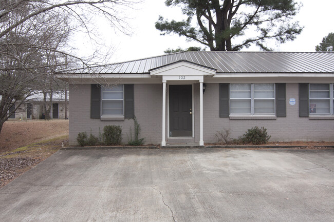 Building Photo - Cottage Pointe