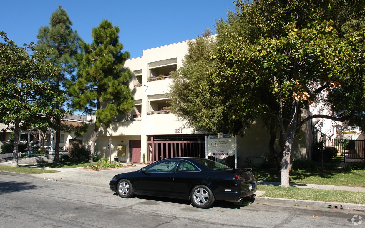 Foto del edificio - 821 E Chestnut St