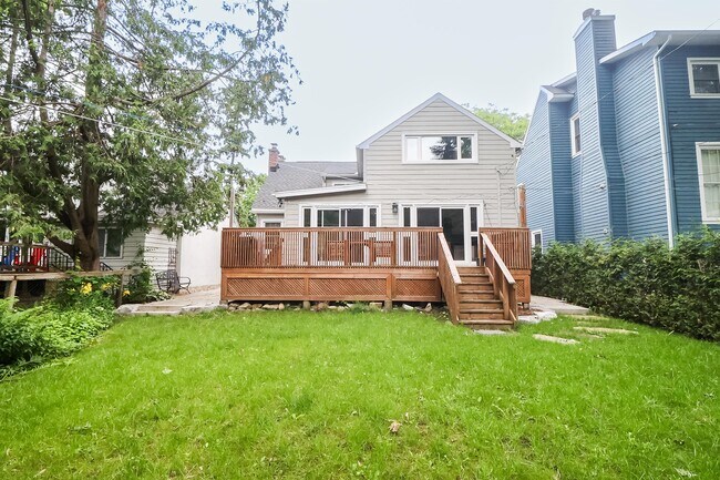 Building Photo - 228 Greensway Ave