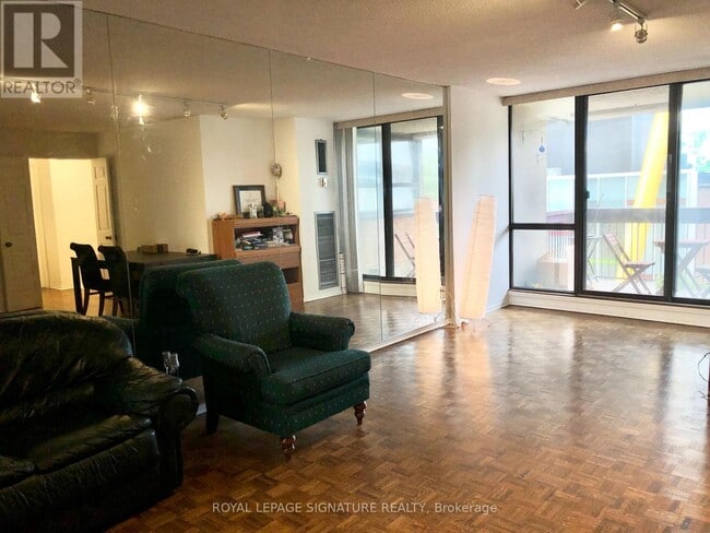 Building Photo - 89 McCaul St