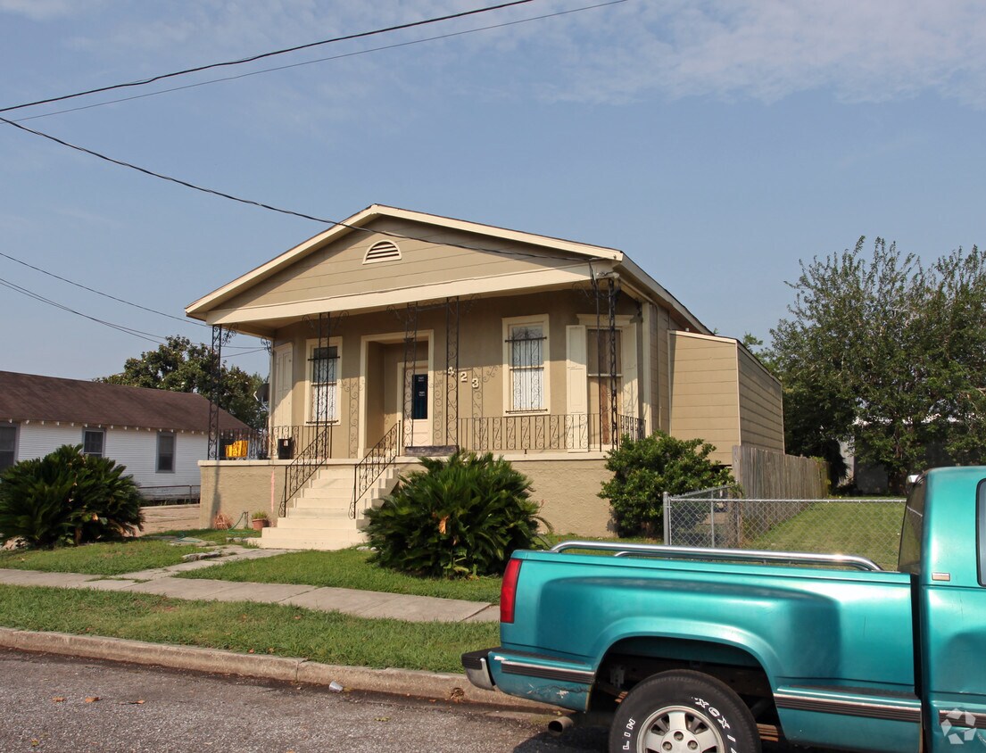 Foto del edificio - 423-425 Monroe St