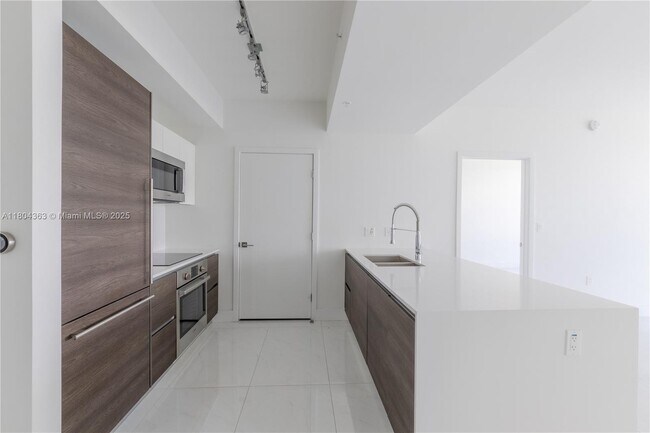 Building Photo - 301 Altara Ave