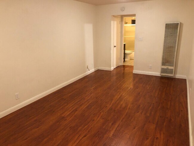 Foto del edificio - 670 Azara Pl