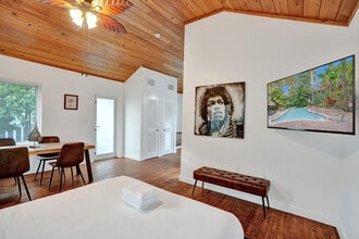 Building Photo - 1115 SW 4th St