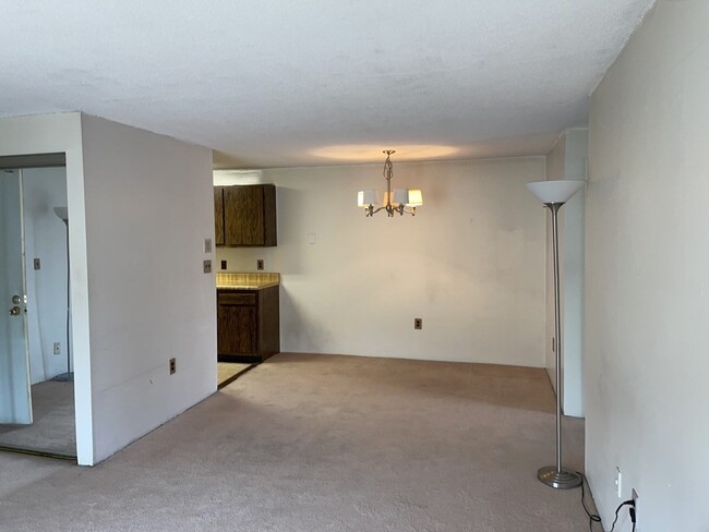 Building Photo - 3 Village Rock Ln