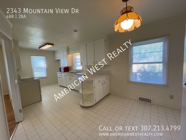 Building Photo - 2343 Mountain View Drive