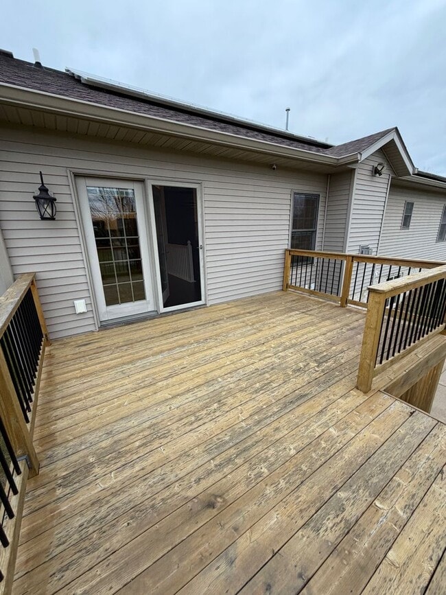 Building Photo - COMMINNG SOON - 4 BED 3 1/2 BATH HOUSE