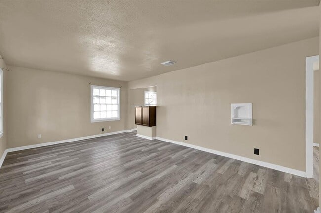 Building Photo - 1208 Leggett Dr