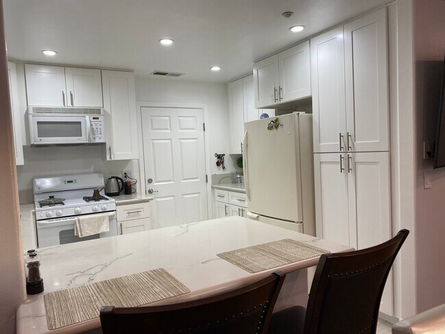 Foto del edificio - 8554 Burnet Ave