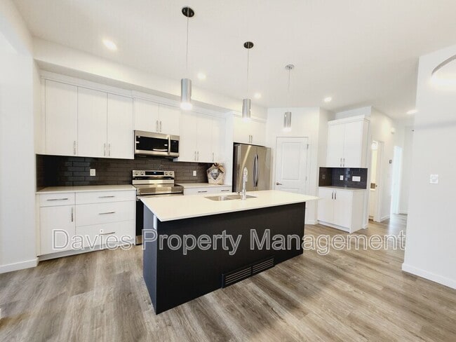 Building Photo - 472 Edgemont Dr