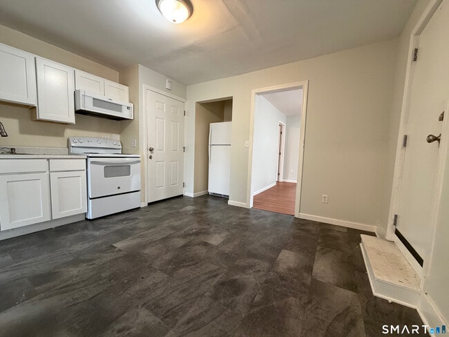 Building Photo - 244 Main St