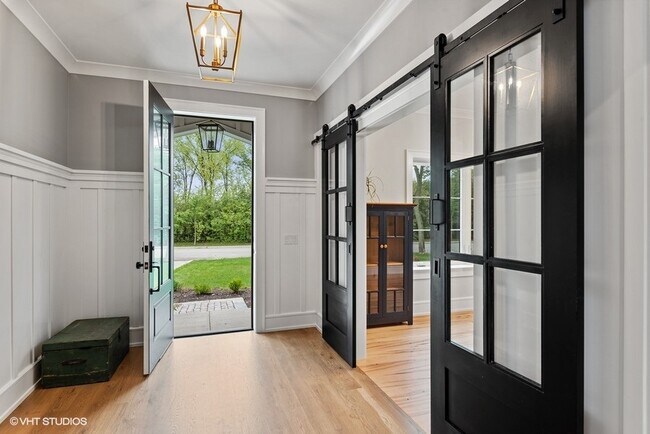 Building Photo - 607 E Davis St