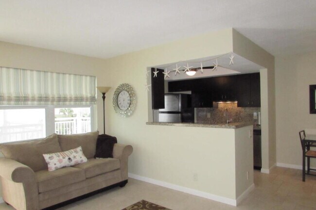 Building Photo - 37 Yacht Club Dr