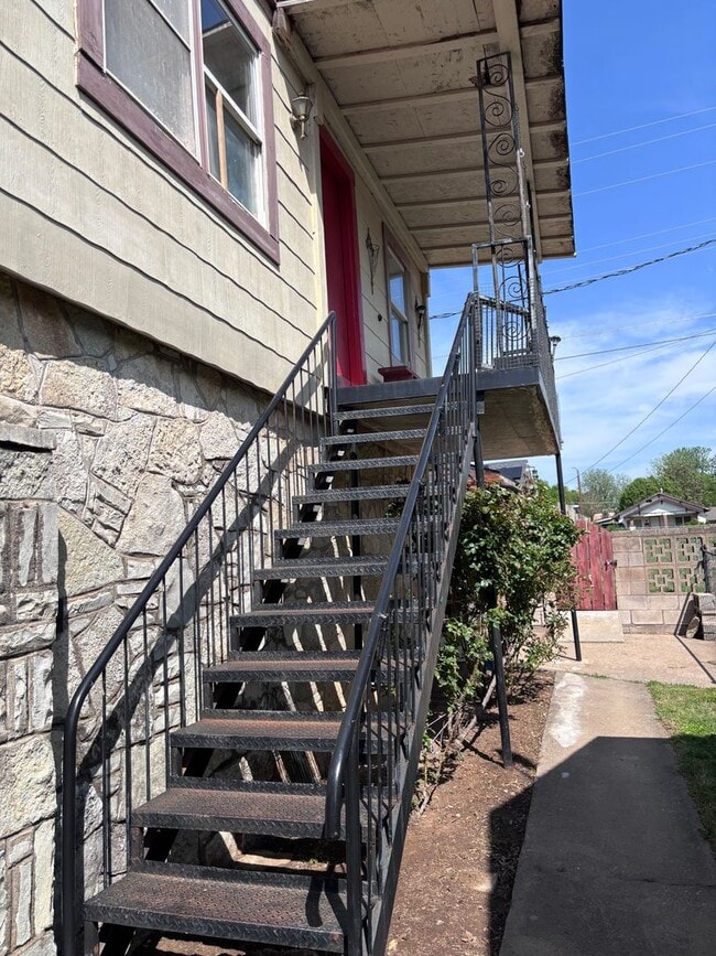 Building Photo - 629 S Reno Ave