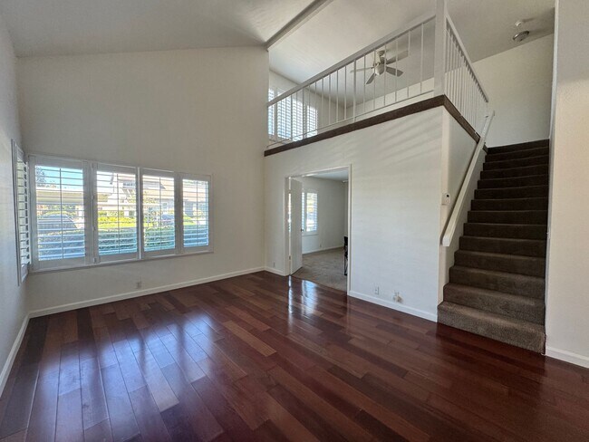 Foto del edificio - Beautiful bright townhome in Tierrasanta