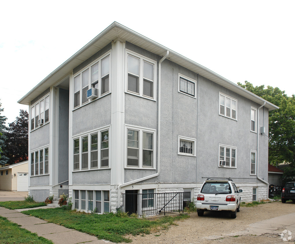 Building Photo - 100 Fairview Ave N