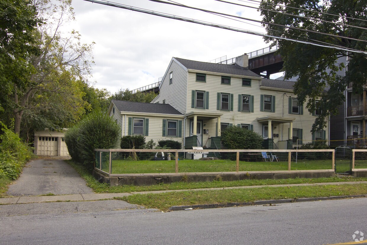Primary Photo - 31 Delafield St