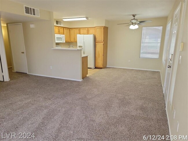 Building Photo - SOUTHEAST 2ND FLOOR UNIT IN GATED COMMUNITY!!