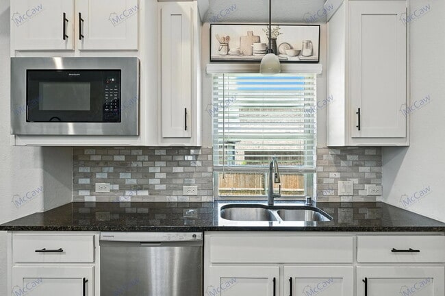 Building Photo - 3829 Honey Grove Dr