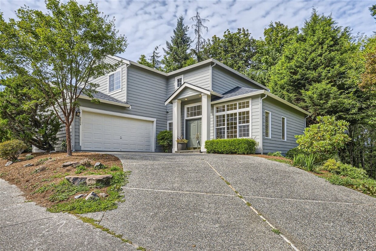 Primary Photo - Spacious 4-Bedroom Home in Kenmore | Priva...