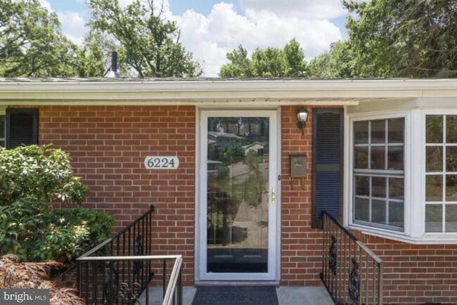 Building Photo - 6224 Thornwood Dr