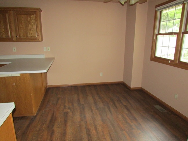 Building Photo - 2202 Pinehurst Dr