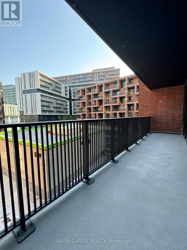Building Photo - 38-538 Simcoe Promenade