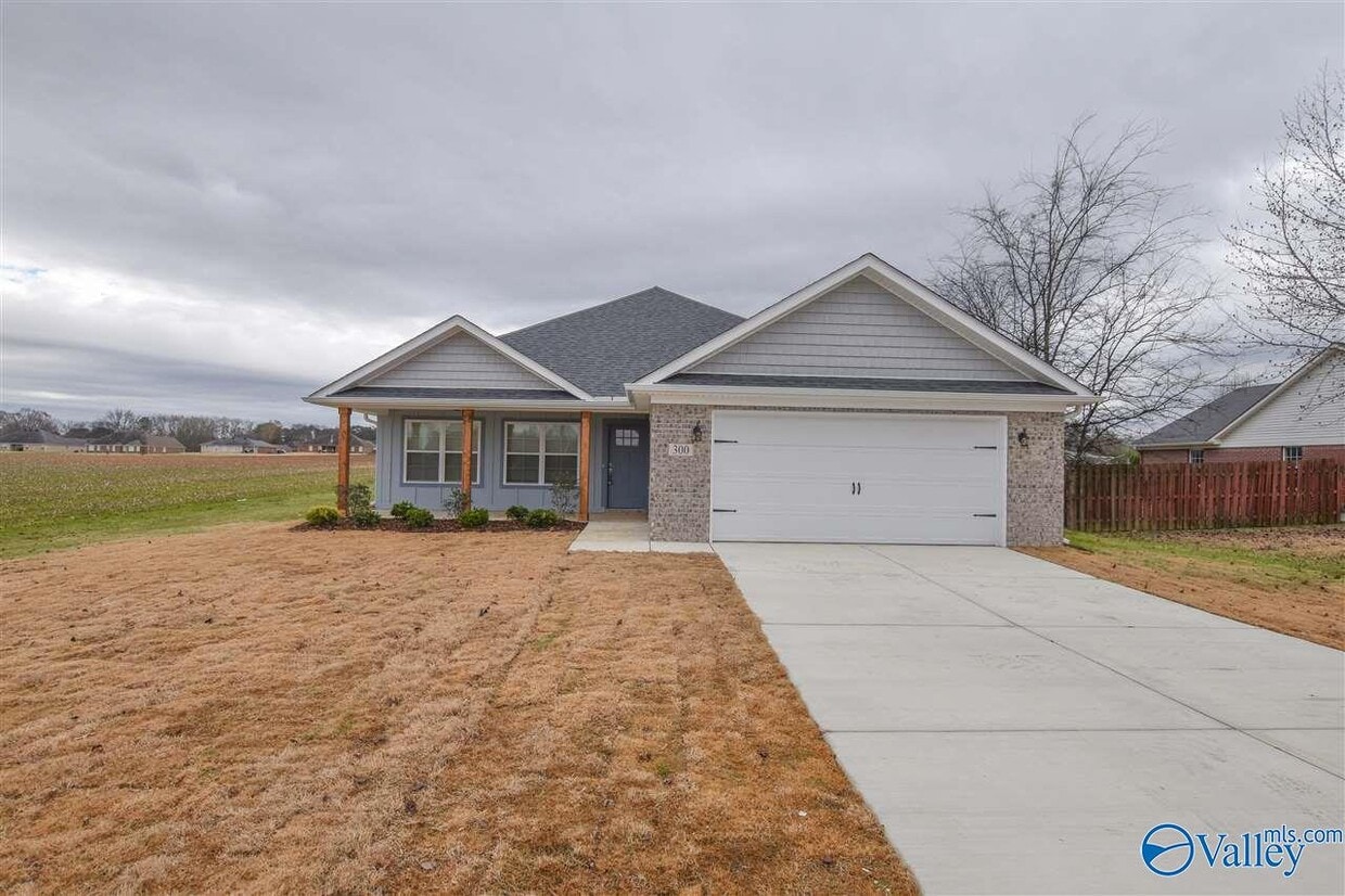 Primary Photo - 300 Stone Hill Dr