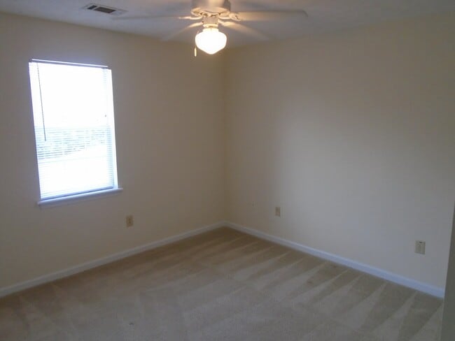 Foto del edificio - PRE LEASING AUGUST 2026!