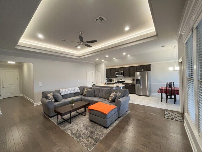 Building Photo - LEGACY BEAUTY.. Close to Barksdale Air For...