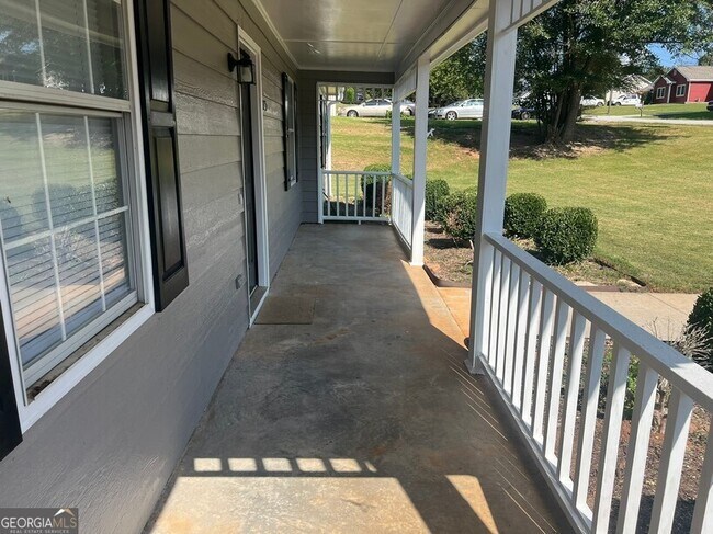 Building Photo - 115 Falcon Ridge Dr