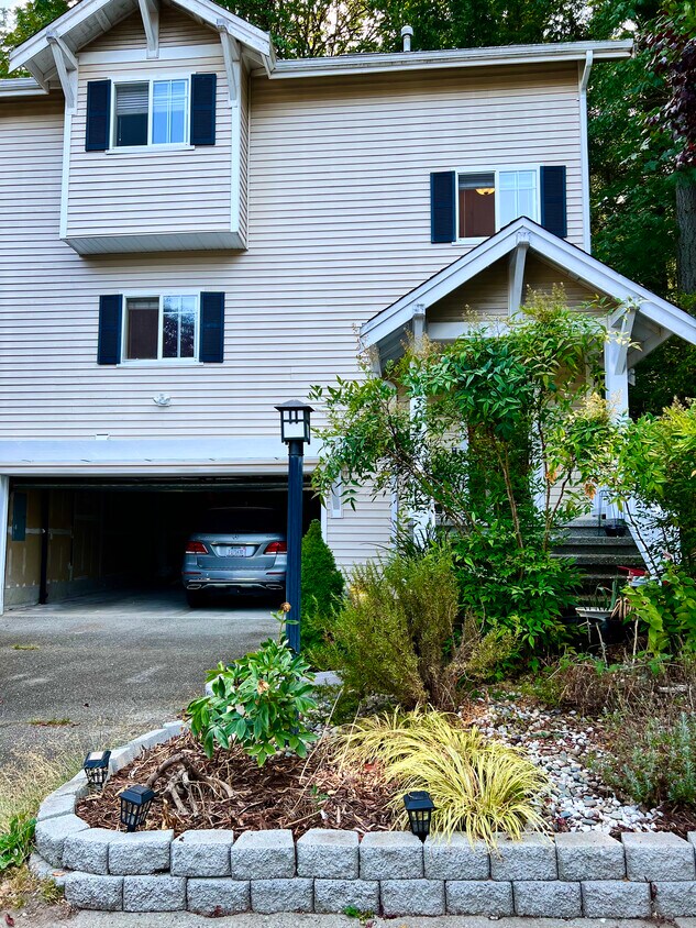 Primary Photo - 4302 Lupine Ct