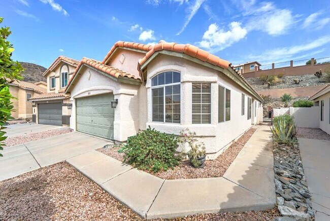 Foto del edificio - READY TO VIEW NOW! Stunning 3 Bed 2 Bath H...