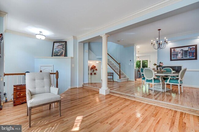 Foto del edificio - 150 Rees Pl