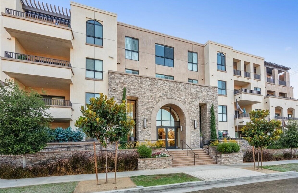 Foto principal - 5015 Balboa Blvd